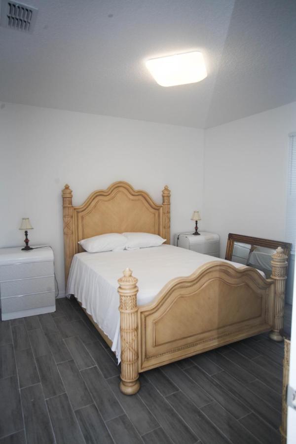 A Beautiful Queen Bedroom オーランド エクステリア 写真